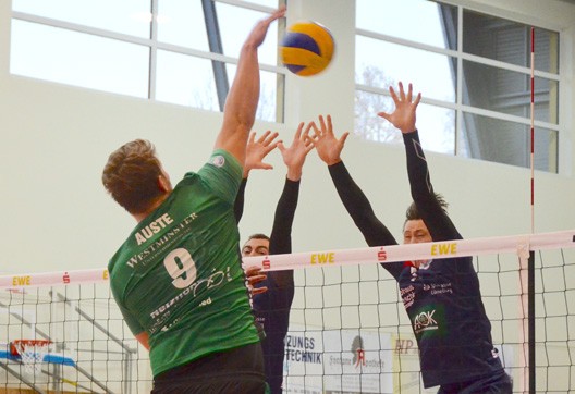 Netzhoppers-Spieler testet pedag-Sohlen